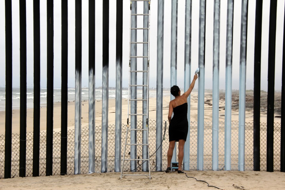 Ana Teresa Fernandez, Filmausschnitt „borrando la frontera“, 2015 Courtesy of the artist