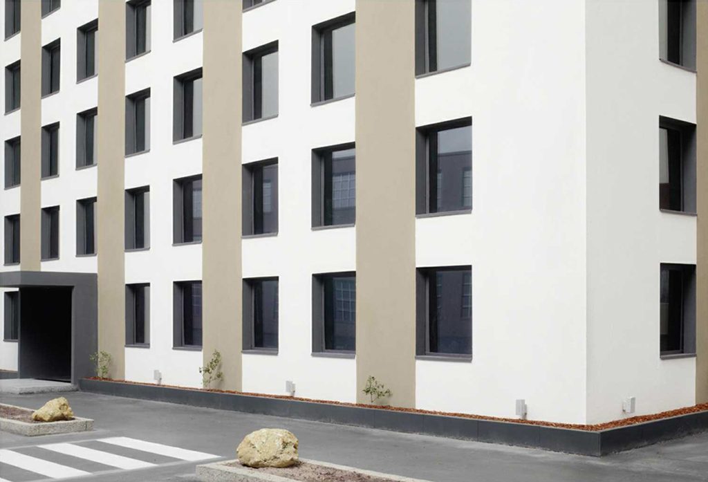 Oliver Boberg: Gewerbegebäude, 2012, 128x176cm, Lambdaprint