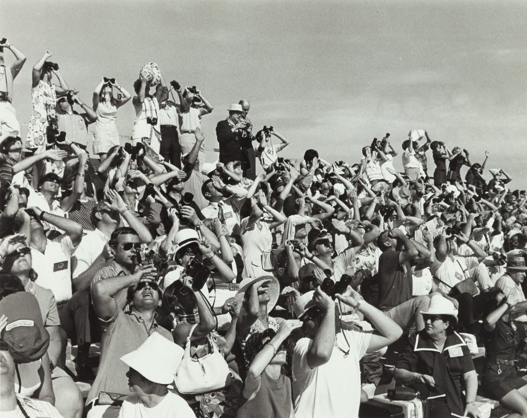 N.A.S.A. "Spectators during Saturn V-Apollo 15 liftoff", Schätzpreis: € 500, Auktion 271 Los 1525 © NASA.
