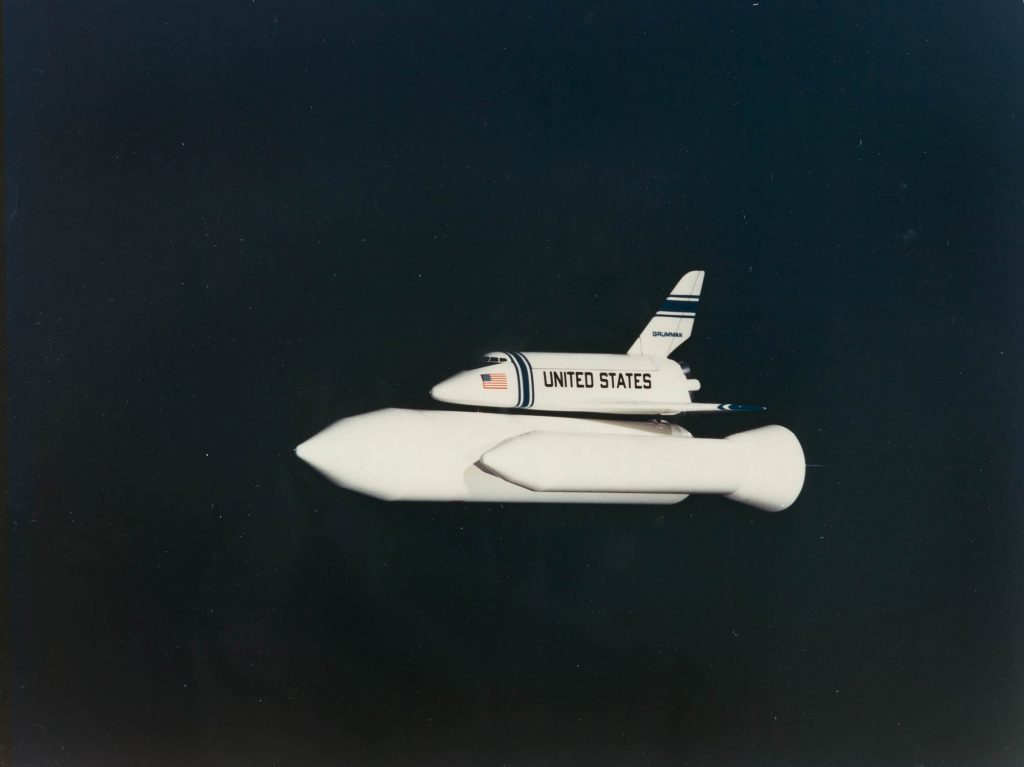 N.A.S.A. "Scale model of the Ballistic Recoverable Booster space shuttle", Schätzpreis: € 400 Auktion 271 Los 1535 © NASA.
