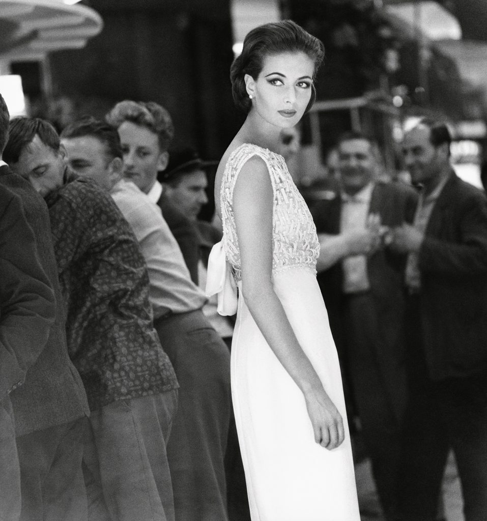 F.C. Gundlach: Gitta Schilling, Kleid von Jean Patou, Paris 1962.