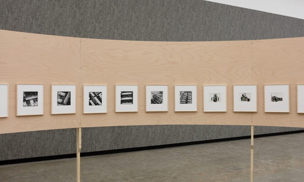 © Stephan Wyckoff: Susanne Kriemann, One Time One Million, 2006–2009, Courtesy die Künstlerin und Wilfried Lentz, Rotterdam, Ausstellungsansicht: Beton, Kunsthalle Wien 2016, Foto: 