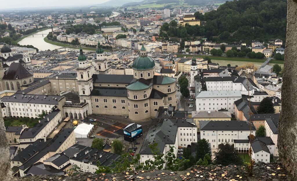 Blick von der Festung auf das verregnete Salzburg