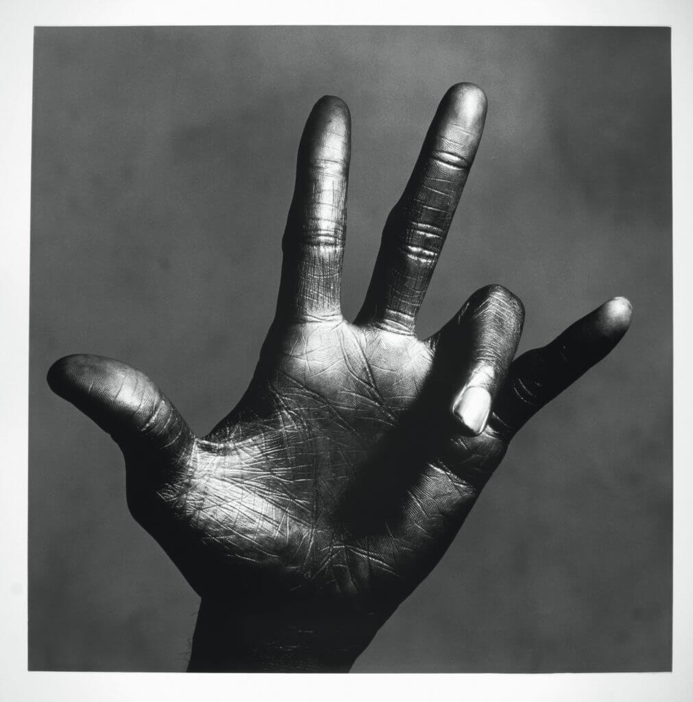  Irving Penn, The Hand of Miles Davis, New York, 1949 – 1950 © The Irving Penn Foundation. 