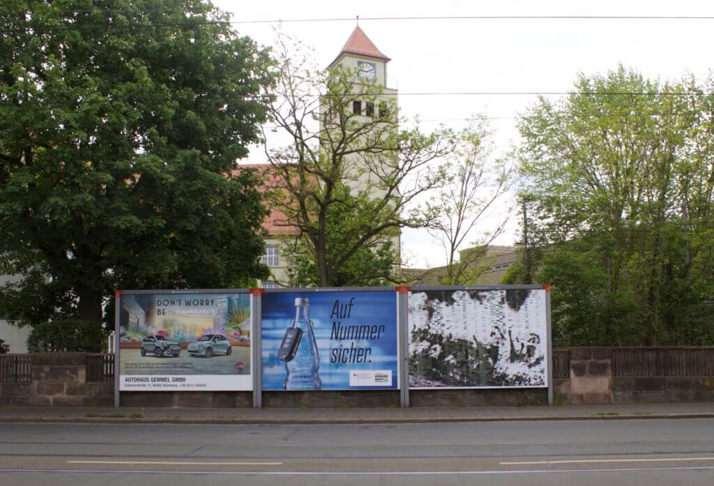 Plakataktion der Künstlerin Katharina Sieverding in Nürnberg