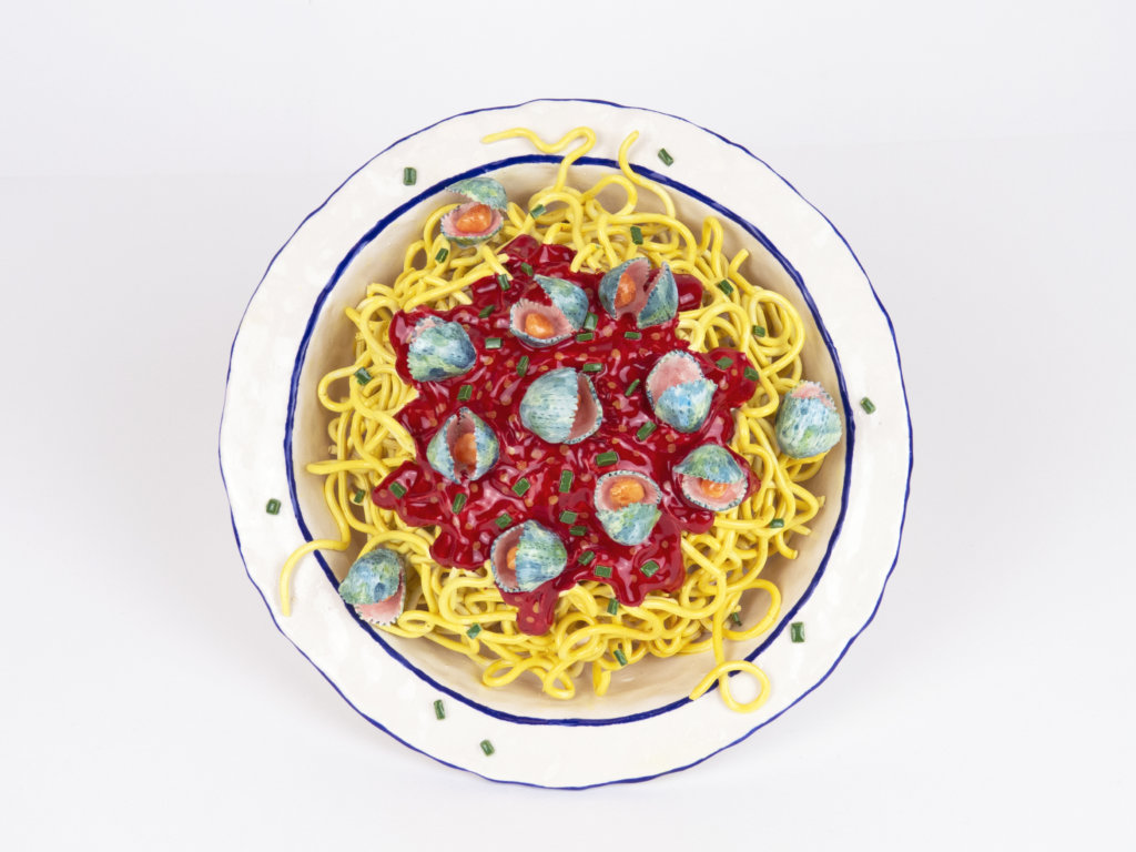Clam Spaghettis aus Keramik von Katy Stubbs.