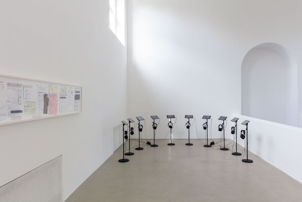 Matt Hilvers zehnteilige Videoskulptur im Kunstverein München