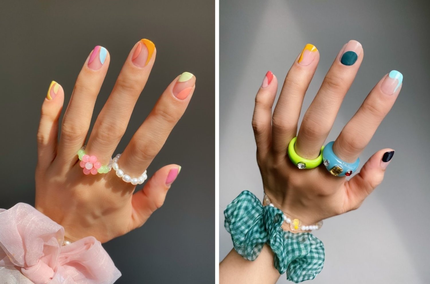 Zwei linke Hände mit buntem Nageldesign, Ringen und großen Zopfgummis ums Handgelenk herum, der Nagellack ist in abstrakten Formen und verschiedenen Farben auf die Nägel aufgetragen