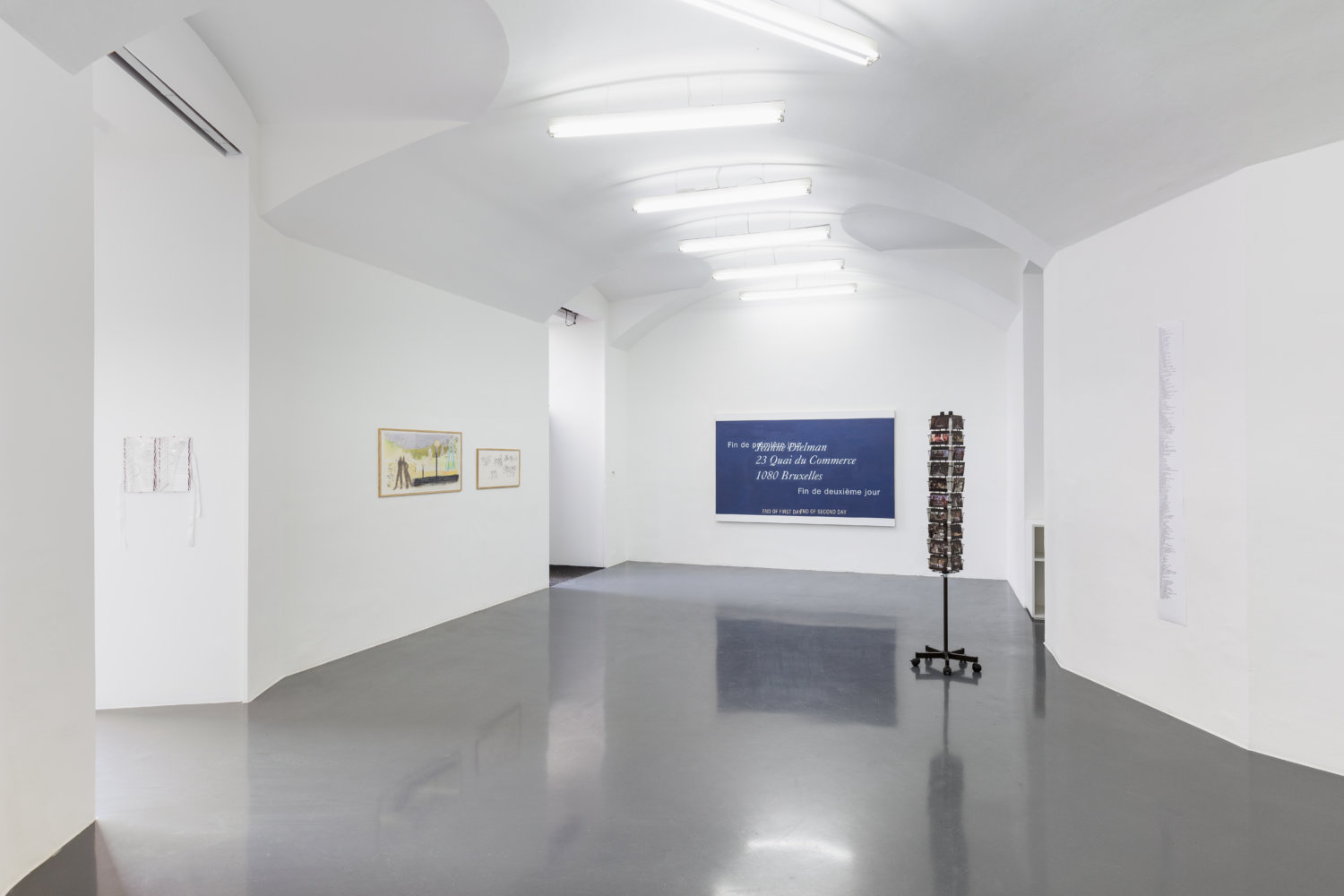 Installationsansicht "Instinct Chatter" bei Emanuel Layr, 5. März - 10. April 2021 Wien mit Werken vin Lise Soskolne und Robin Waart