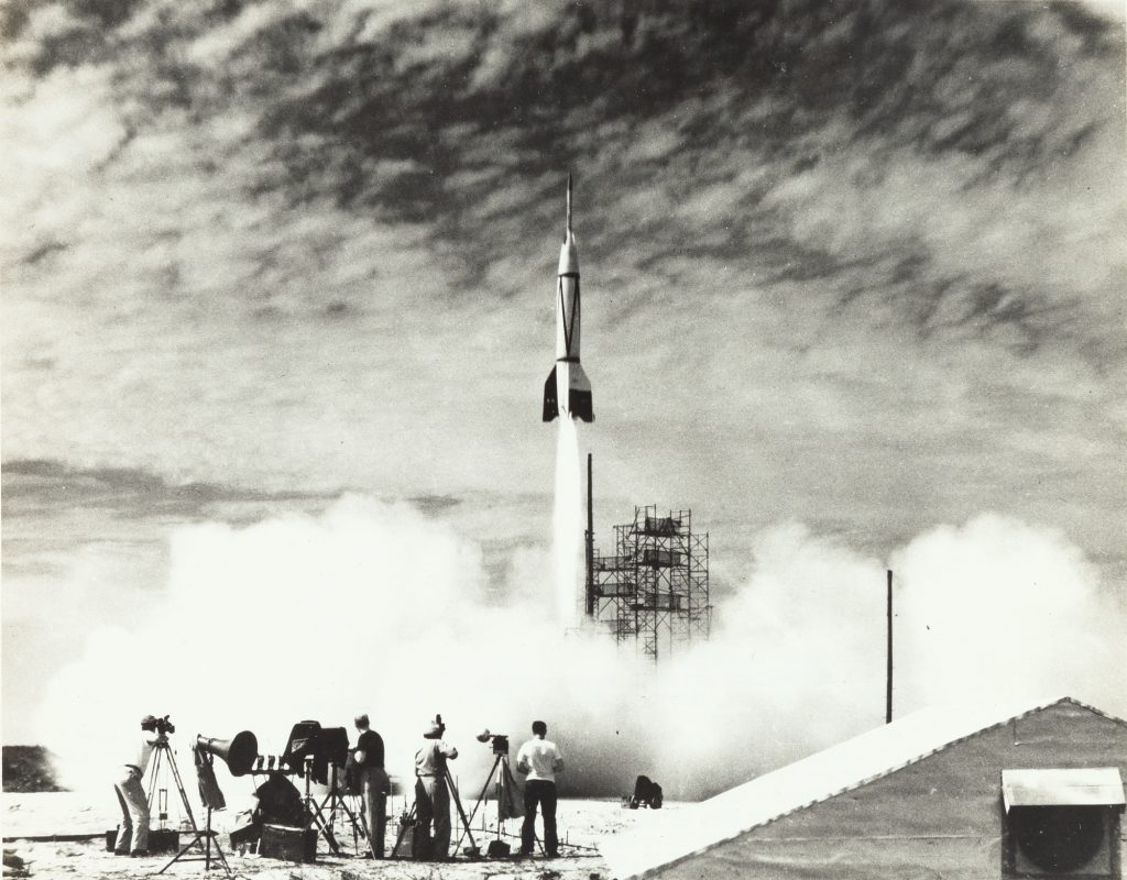 N.A.S.A. "Viewing of Mercury-Atlas 6 at Grand Central Station", Schätzpreis: € 400 Los 1511 © NASA.