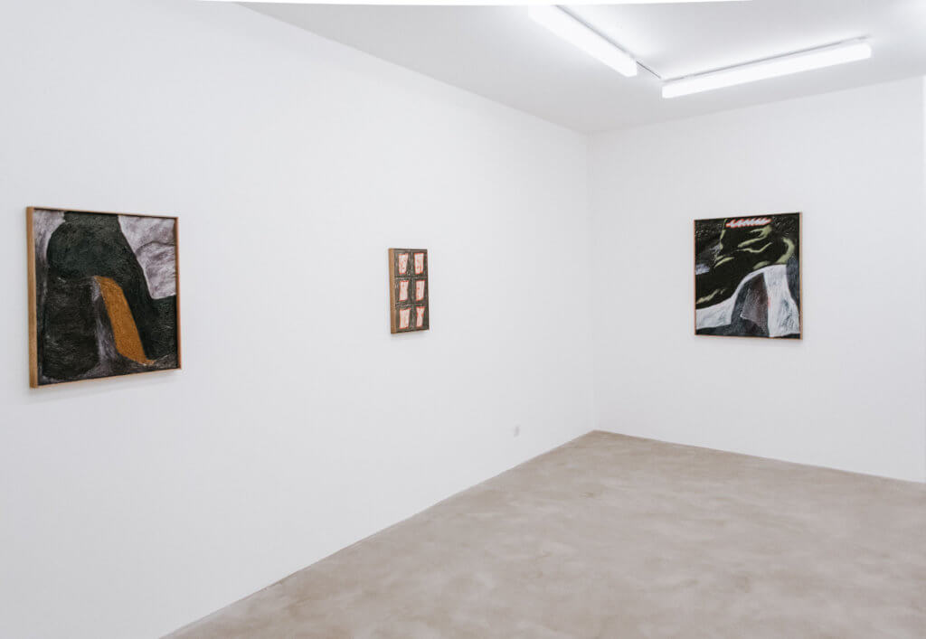 Raum der Galerie Chloé Sagaldo mit Werken von Stevie Dix