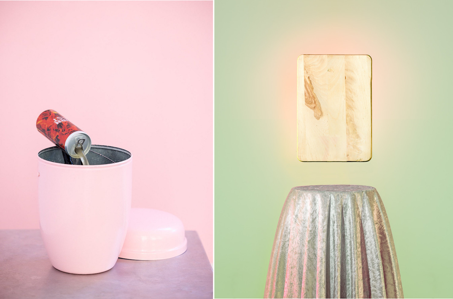 Links ein Dosengetränk fließt in eine rosafarbene Urne, rechts: eine helle Holztfel leuchtet auf hellgrünem Grund über einem Tisch mit Glitzerdecke.