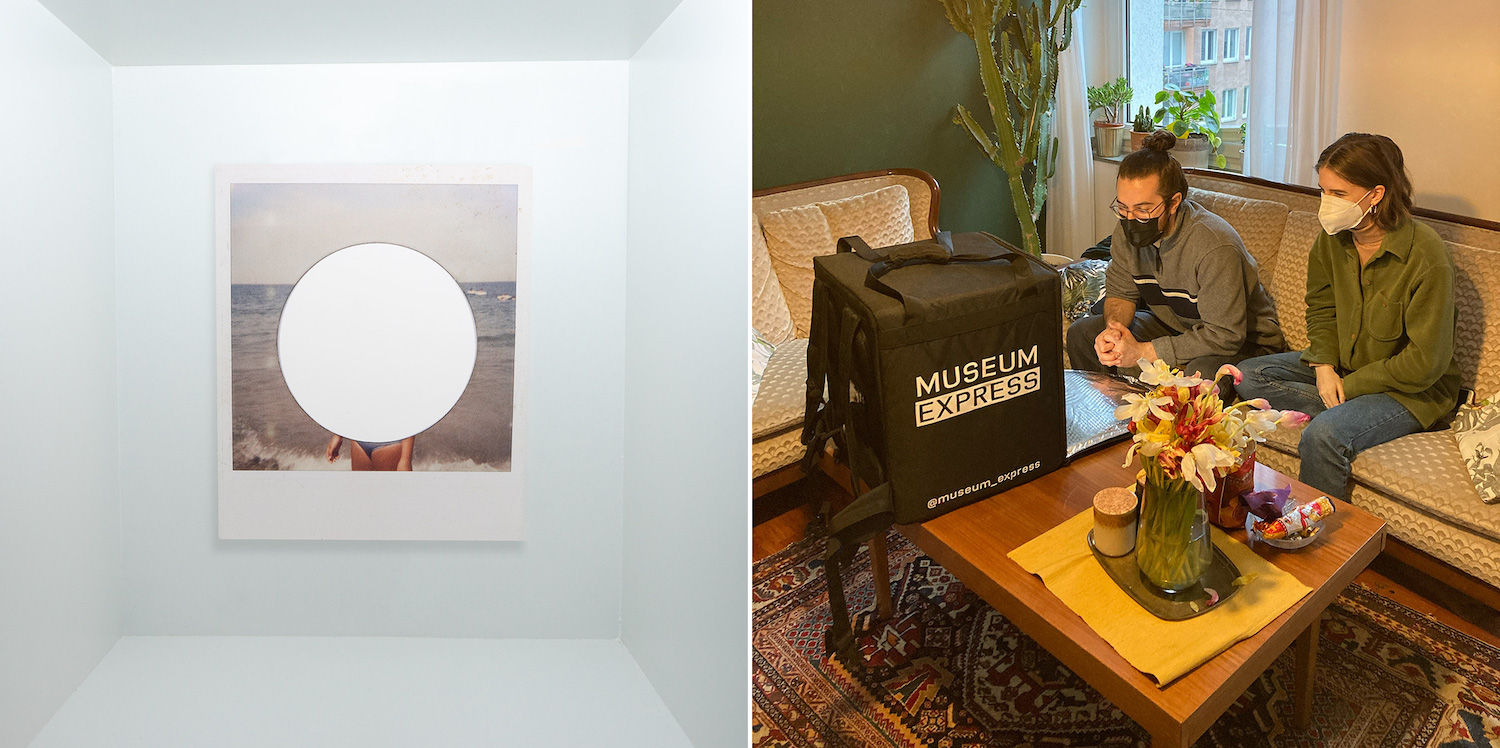 Links eine Polaroid-Arbeit von Erik Kessels, rechts der Museumsexpress in Aktion: zwei Menschen sitzen im Wohnzimmer und schauen in die Lieferbox.