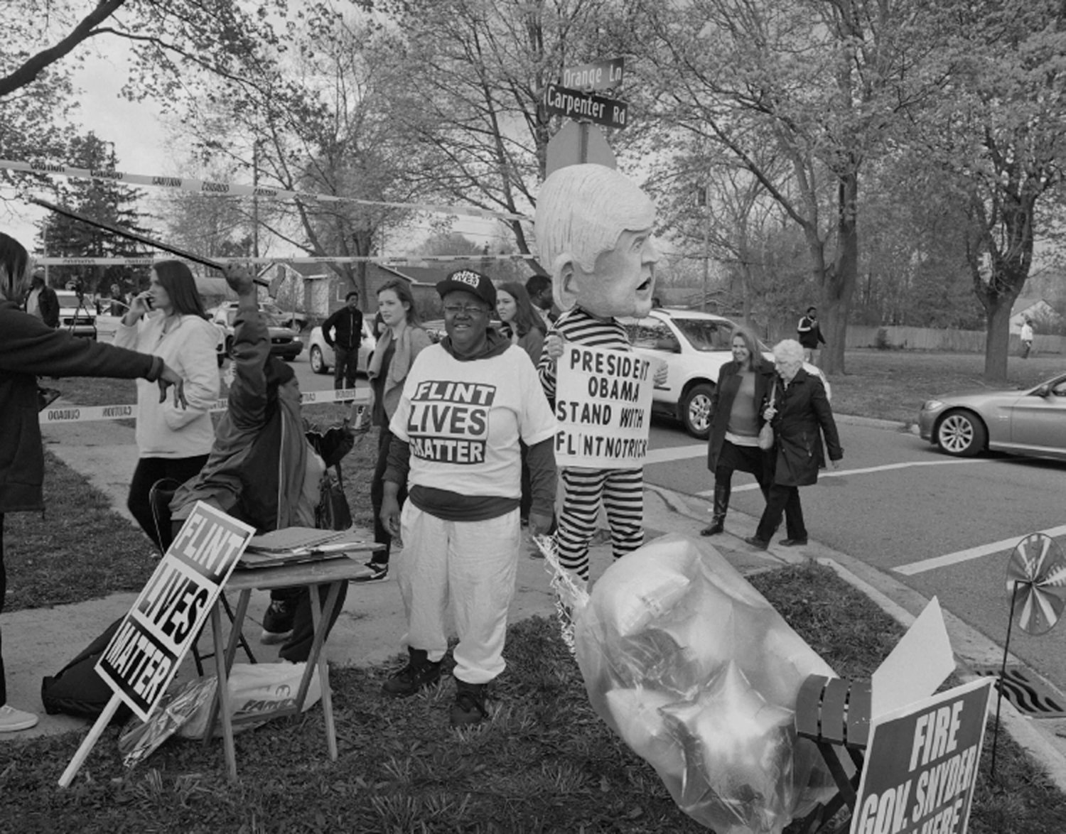 Schwarz-Weiß-Fotografie eine Gruppe von Demonstranten in Flint