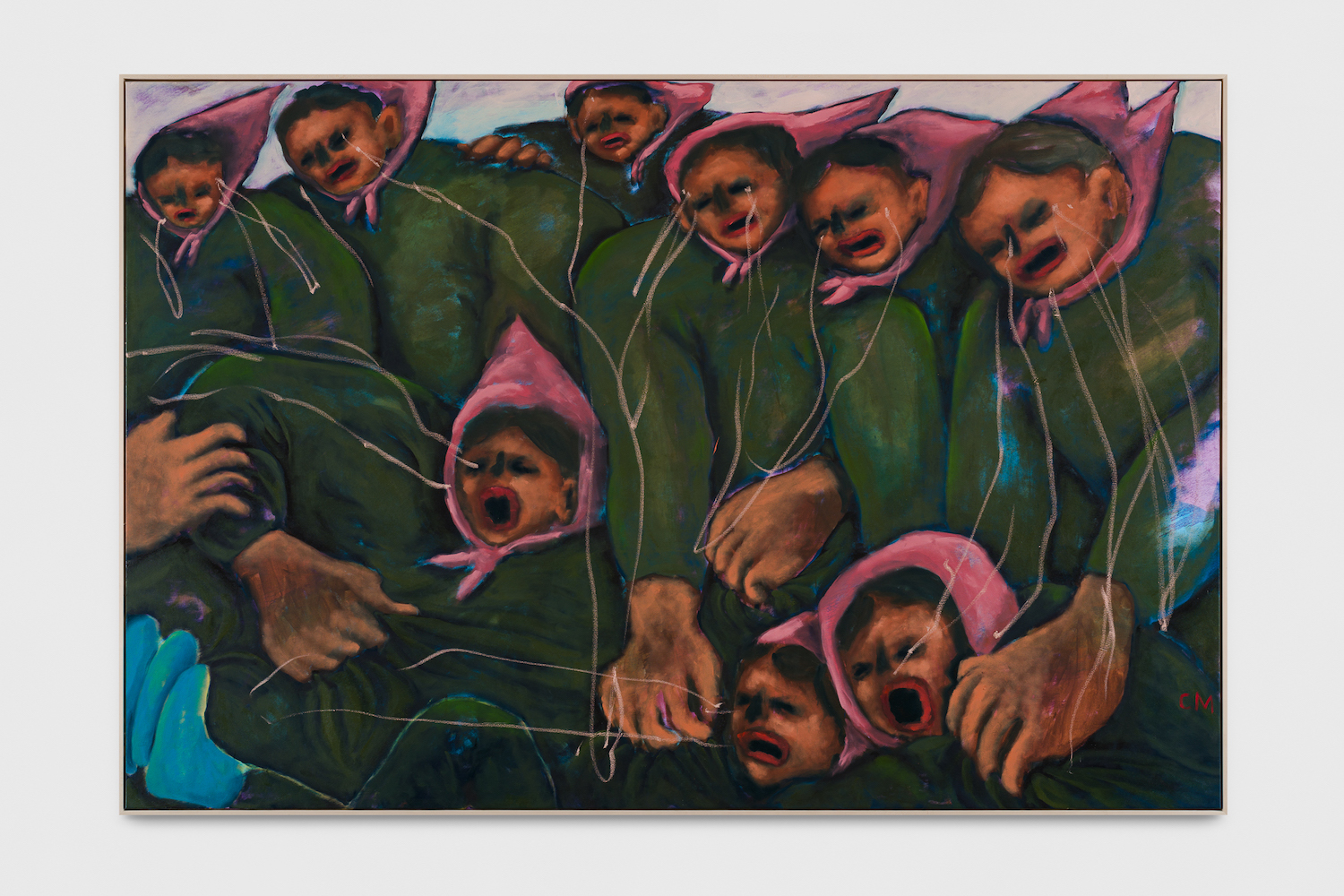 Querformatige Malerei zeigt neun Personen in zwei reihen. Alle tragen mosgrüne Oberbekleidung und ein rosafarbenes Kopftuch. Die Augenhöhlen wirken wie tot, die roten Münder sind weit aufgerissen.