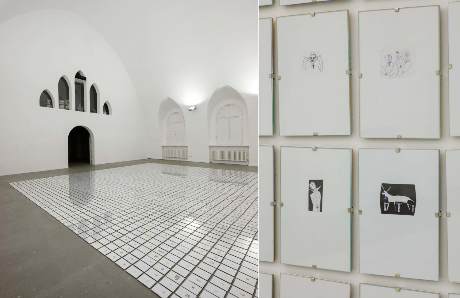 Links eine Raumansicht mit Tür und Fenster, Lea Draegers Zeichnungen auf dem Boden, rechts Draegers Zeichnungen an der Wand.