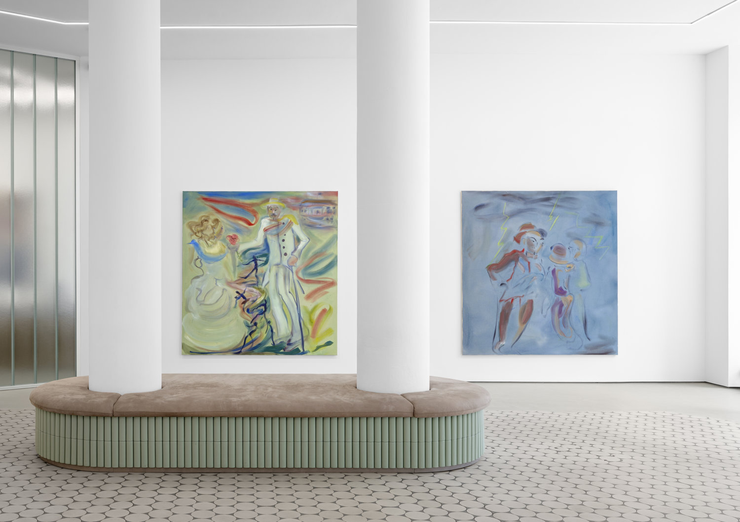 An der Wand der Galerie Wentrup hängen zwei großformatige Malereien, die Szenen aus dem Leben von Walther Rathenau zeigen.