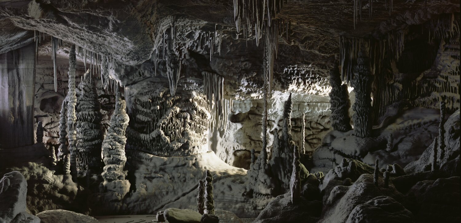Foto einer Grotte aus Papier